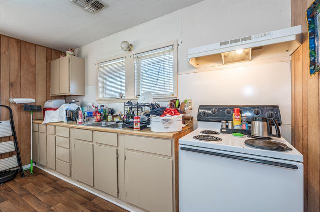 10553 S State Highway 71, Danevang, TX 77437