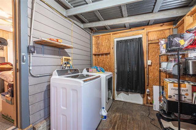 10553 S State Highway 71, Danevang, TX 77437