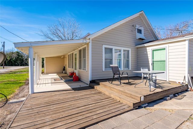 10553 S State Highway 71, Danevang, TX 77437