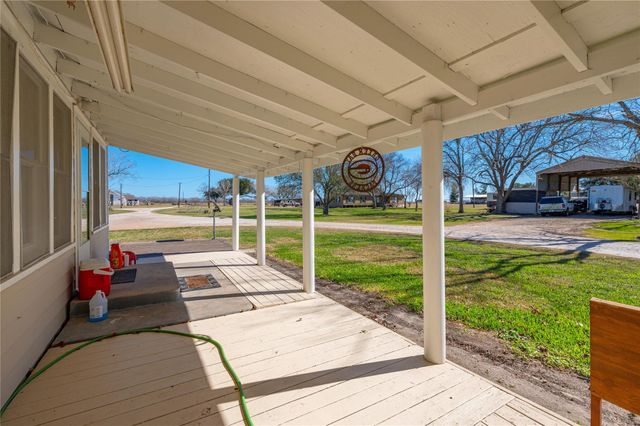 10553 S State Highway 71, Danevang, TX 77437