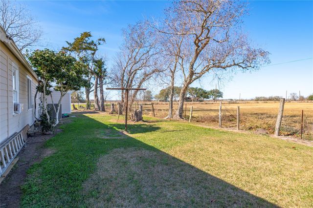10553 S State Highway 71, Danevang, TX 77437