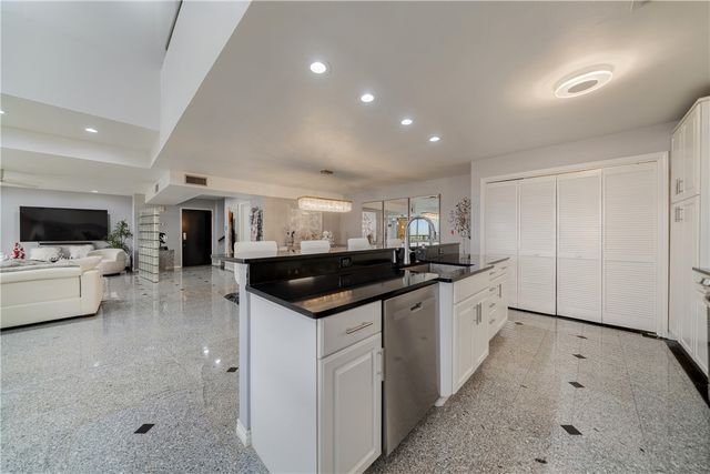 1400 Ocean Dr 1104A, Corpus Christi, TX 78404