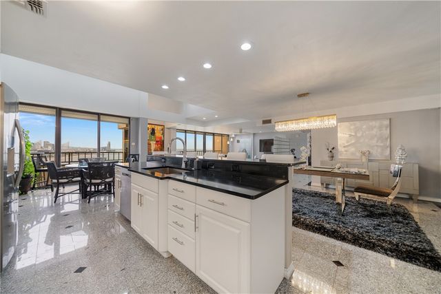 1400 Ocean Dr 1104A, Corpus Christi, TX 78404