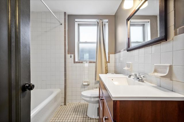 1414 Dobson Street 1, Evanston, IL 60202