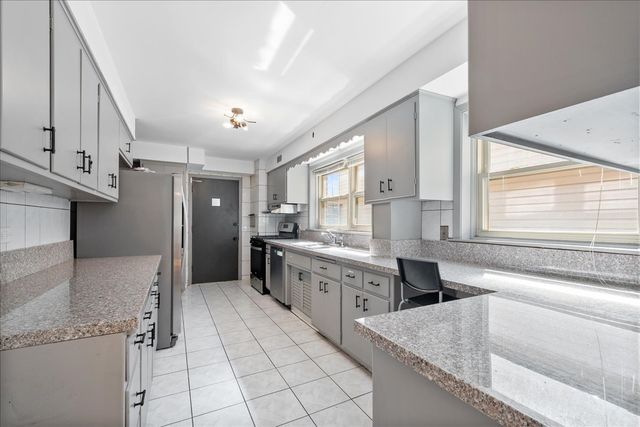 1414 Dobson Street 1, Evanston, IL 60202
