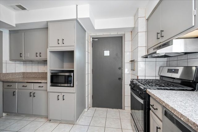 1414 Dobson Street 1, Evanston, IL 60202