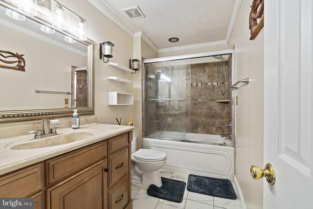 212 RIVER CT, Fieldsboro, NJ 08505