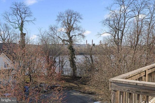 212 RIVER CT, Fieldsboro, NJ 08505