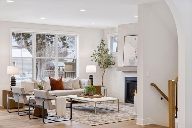 330 11th Avenue N, Hopkins, MN 55343