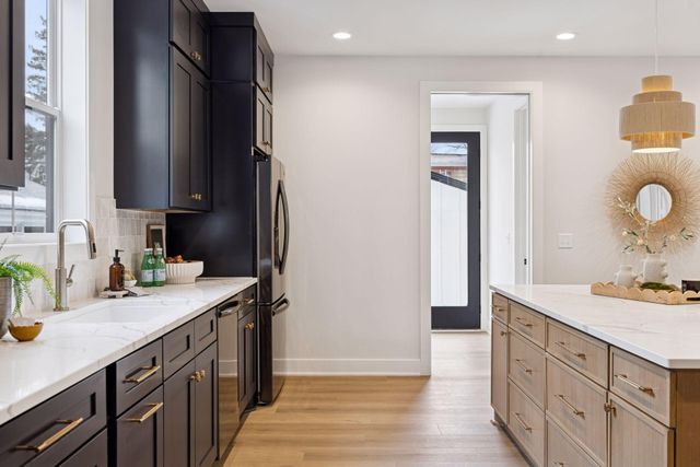 330 11th Avenue N, Hopkins, MN 55343