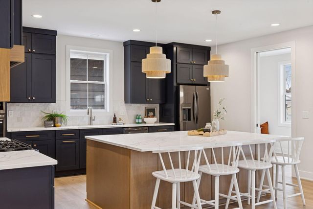 330 11th Avenue N, Hopkins, MN 55343