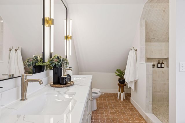 330 11th Avenue N, Hopkins, MN 55343