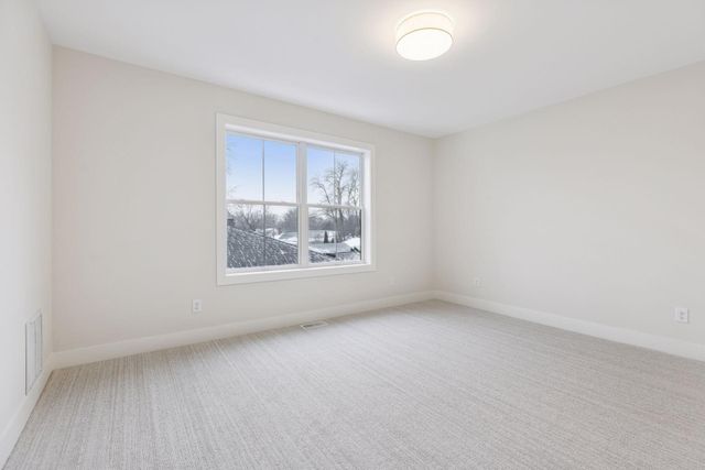 330 11th Avenue N, Hopkins, MN 55343