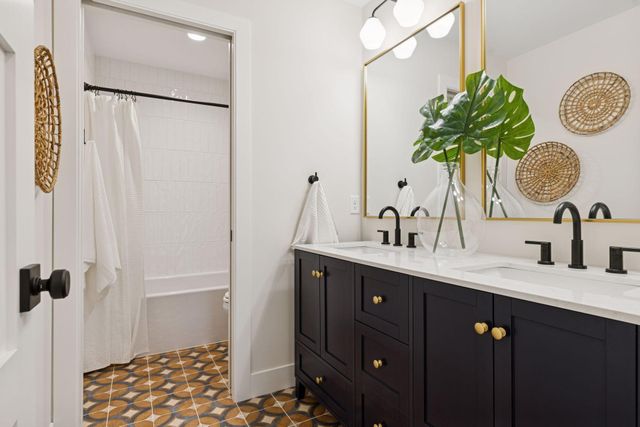 330 11th Avenue N, Hopkins, MN 55343