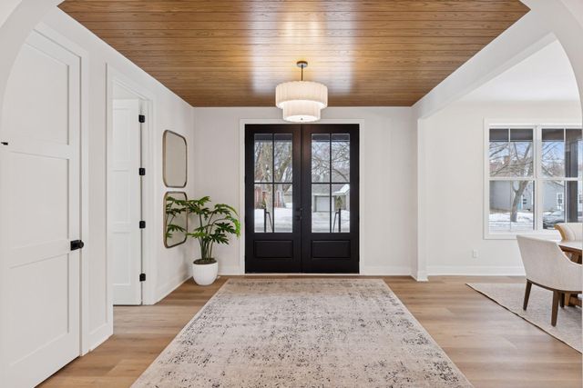 330 11th Avenue N, Hopkins, MN 55343