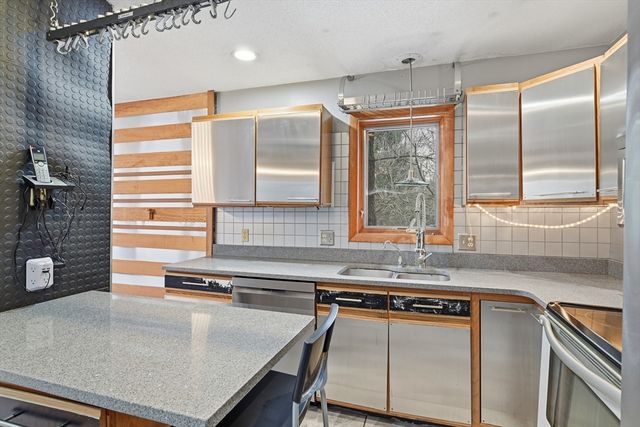 190 Dunhamtown Palmer Rd, Brimfield, MA 01010