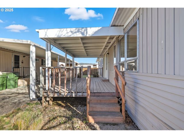 2902 E 2ND St 67, Newberg, OR 97132