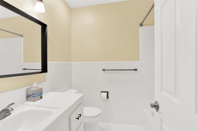 1870 Saxony Lane, Nassau Bay, TX 77058