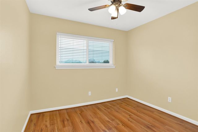 1870 Saxony Lane, Nassau Bay, TX 77058