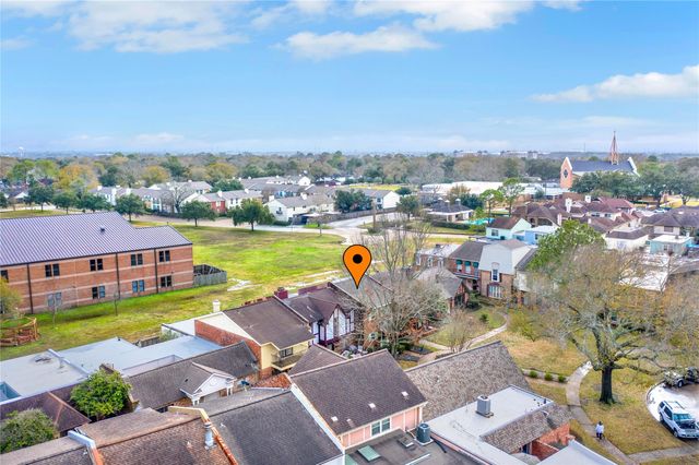 1870 Saxony Lane, Nassau Bay, TX 77058