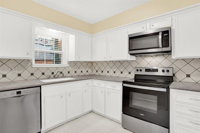 1870 Saxony Lane, Nassau Bay, TX 77058