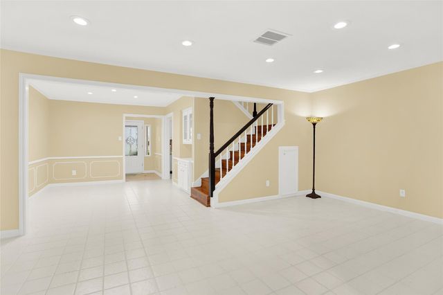 1870 Saxony Lane, Nassau Bay, TX 77058