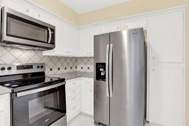 1870 Saxony Lane, Nassau Bay, TX 77058