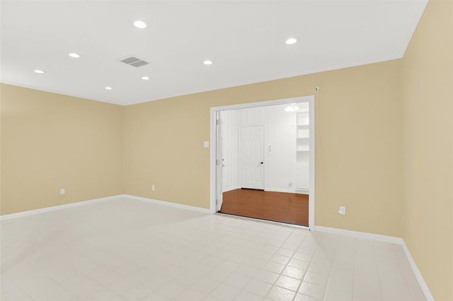 1870 Saxony Lane, Nassau Bay, TX 77058