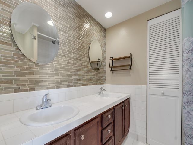 375 S Waverly Place 1D, Vero Beach, FL 32960