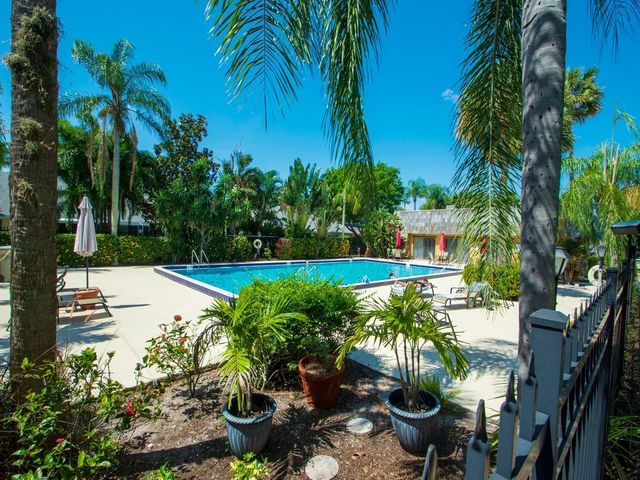 375 S Waverly Place 1D, Vero Beach, FL 32960