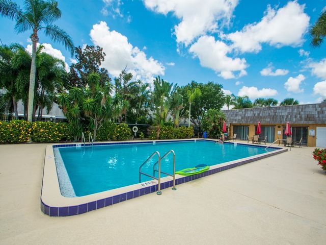 375 S Waverly Place 1D, Vero Beach, FL 32960