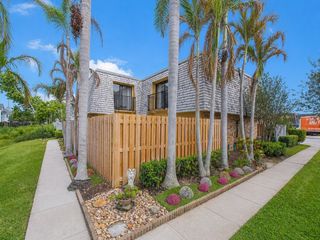 375 S Waverly Place 1D, Vero Beach, FL 32960