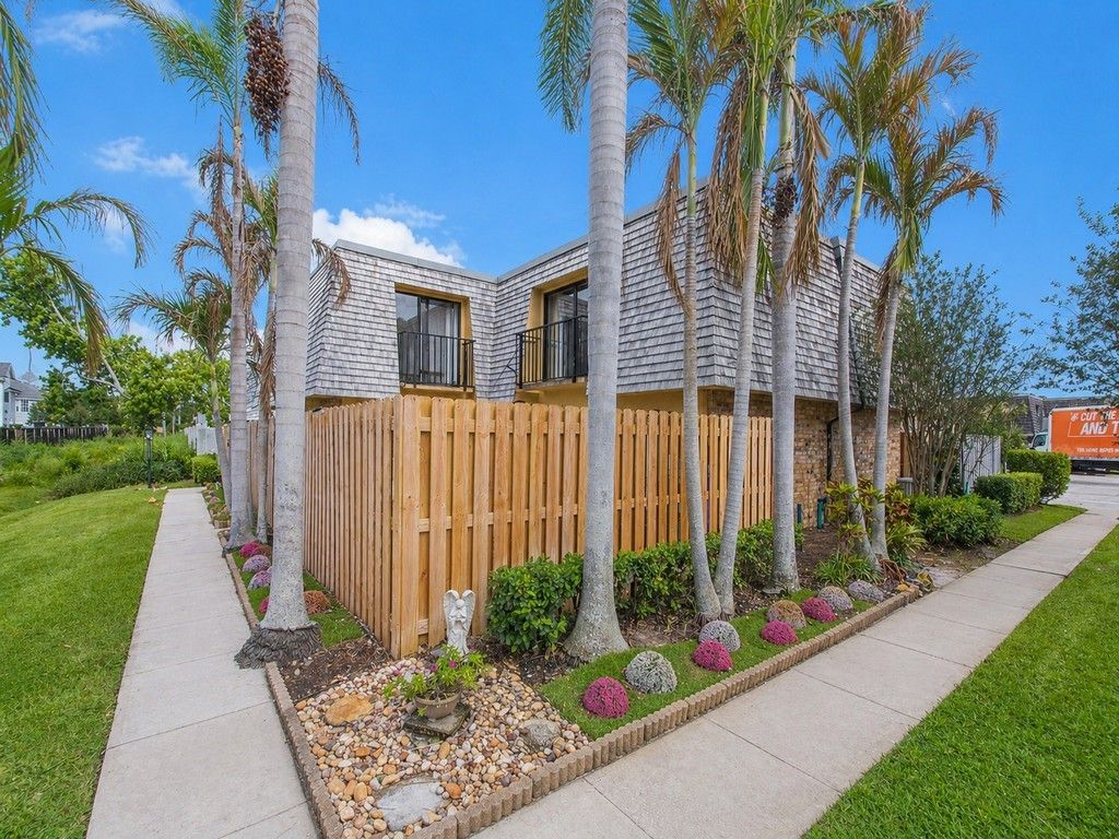 375 S Waverly Place 1D, Vero Beach, FL 32960