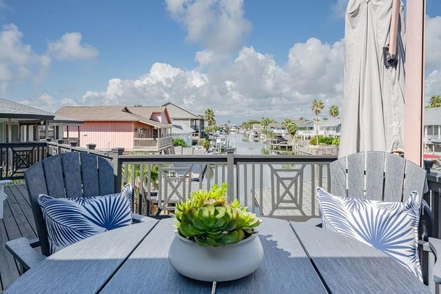 1871 Bay Shore Dr, Rockport, TX 78382