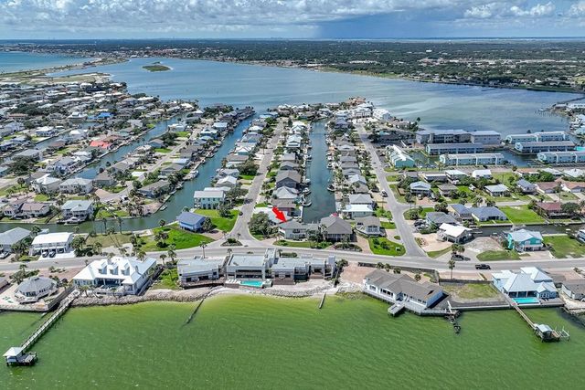 1871 Bay Shore Dr, Rockport, TX 78382