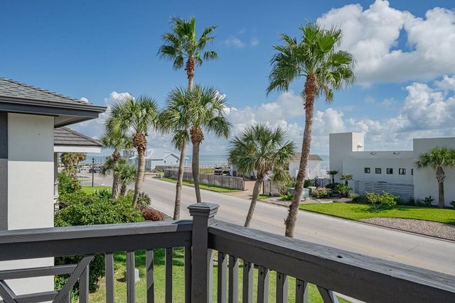 1871 Bay Shore Dr, Rockport, TX 78382