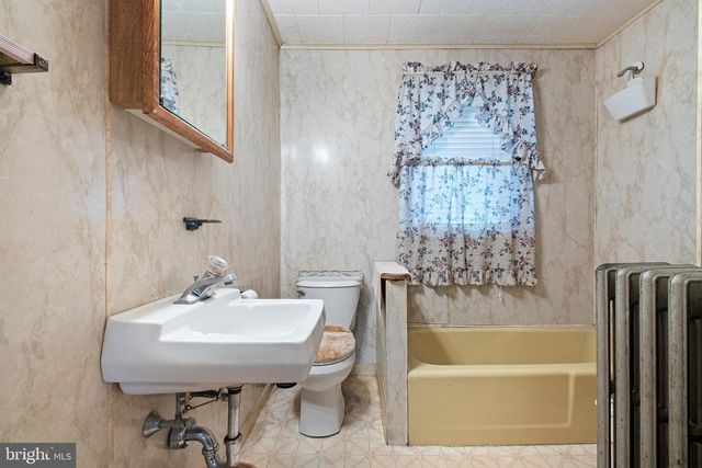 129 W LAUGHEAD AVE, Marcus Hook, PA 19061