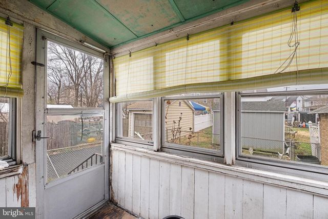 129 W LAUGHEAD AVE, Marcus Hook, PA 19061