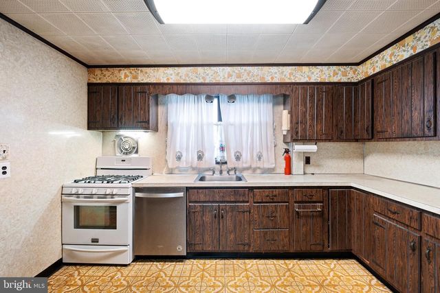 129 W LAUGHEAD AVE, Marcus Hook, PA 19061