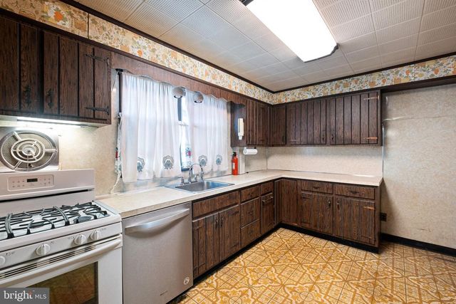 129 W LAUGHEAD AVE, Marcus Hook, PA 19061