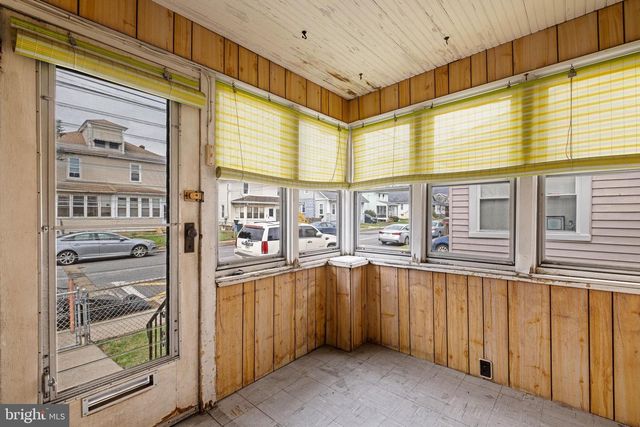 129 W LAUGHEAD AVE, Marcus Hook, PA 19061