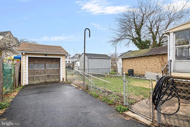 129 W LAUGHEAD AVE, Marcus Hook, PA 19061