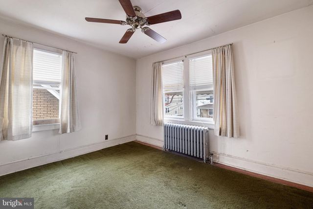 129 W LAUGHEAD AVE, Marcus Hook, PA 19061