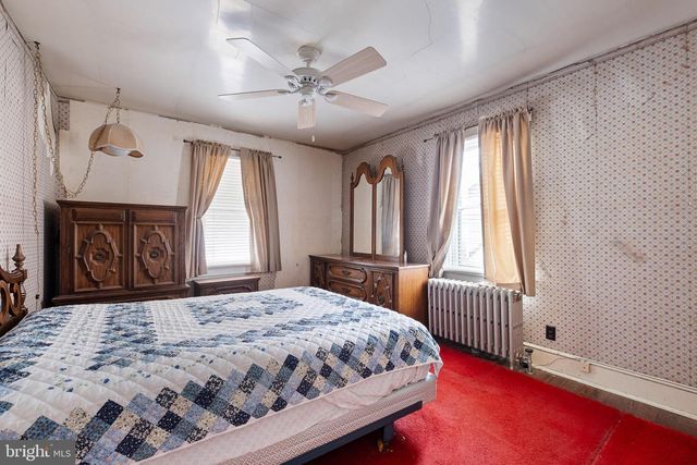 129 W LAUGHEAD AVE, Marcus Hook, PA 19061