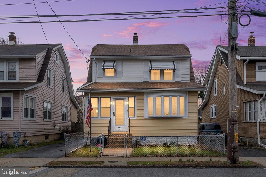 129 W LAUGHEAD AVE, Marcus Hook, PA 19061