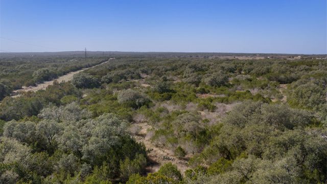 401 Hilltop DR, Burnet, TX 78611