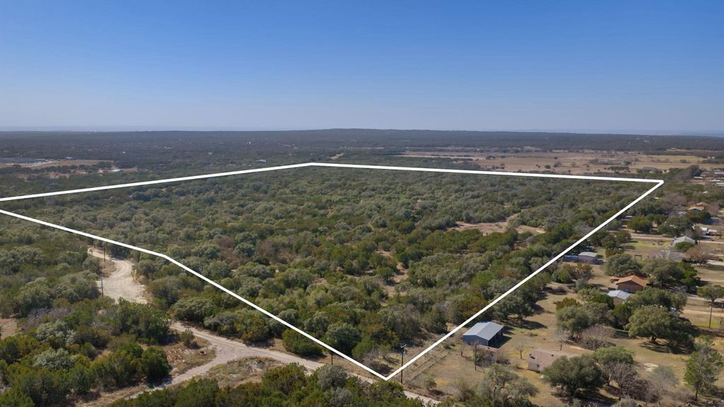 401 Hilltop DR, Burnet, TX 78611