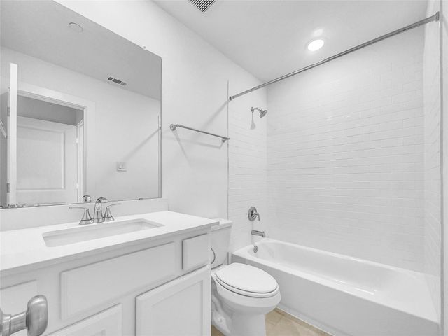 510 Rita Blanca Drive, Webster, TX 77598