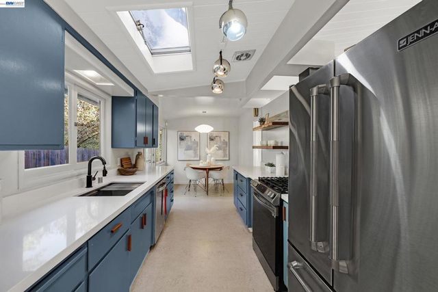 4985 Hedge Ln, Oakland, CA 94602