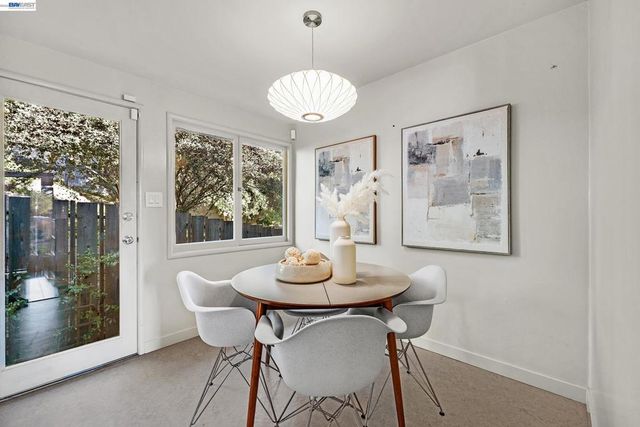 4985 Hedge Ln, Oakland, CA 94602